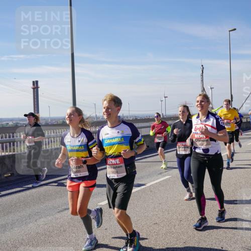 03.10.2025 - Köhlbrandbrückenlauf Michael Burmester http://msf.ph/oto/9108411 03.10.2025 12:51:17 Position 2 6633, 6634, 5031 meine-sportfotos.de