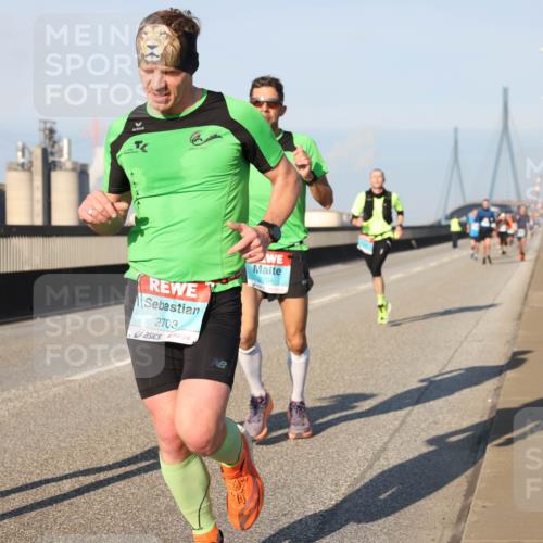 03.10.2025 - Köhlbrandbrückenlauf Lena Gebhardt http://msf.ph/oto/9108415 03.10.2025 09:40:55 Position 2 15, 2703, 2704 meine-sportfotos.de
