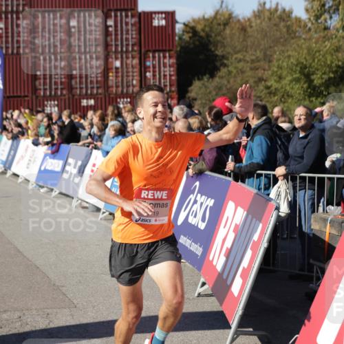 03.10.2025 - Köhlbrandbrückenlauf Jannik Wohlers http://msf.ph/oto/9108417 03.10.2025 12:59:28 Ziel 4108, 4119, 4371, 4940, 6060, 6154, 6325, 6484, 6609 meine-sportfotos.de