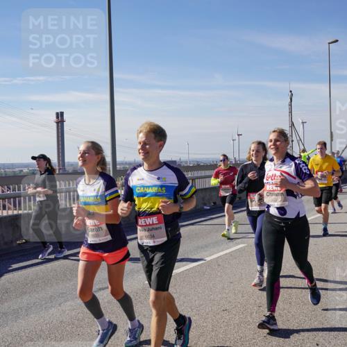 03.10.2025 - Köhlbrandbrückenlauf Michael Burmester http://msf.ph/oto/9108418 03.10.2025 12:51:17 Position 2 5031, 6633, 6634, 4600 meine-sportfotos.de