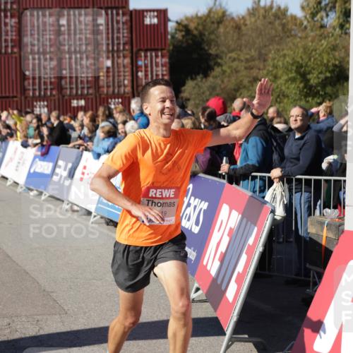 03.10.2025 - Köhlbrandbrückenlauf Jannik Wohlers http://msf.ph/oto/9108423 03.10.2025 12:59:28 Ziel 4108, 4119, 4371, 4940, 6060, 6154, 6325, 6484, 6609 meine-sportfotos.de