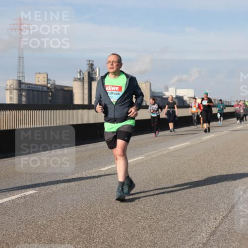 03.10.2025 - Köhlbrandbrückenlauf Lena Gebhardt http://msf.ph/oto/9108429 03.10.2025 10:14:01 Position 2 311 meine-sportfotos.de