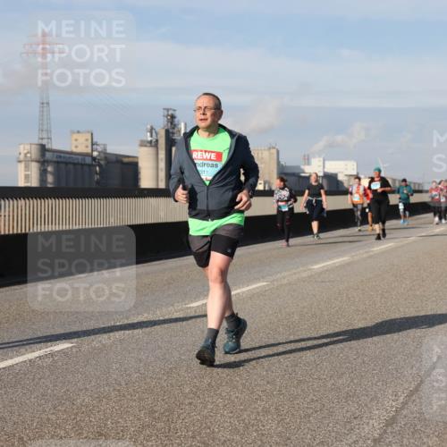 03.10.2025 - Köhlbrandbrückenlauf Lena Gebhardt http://msf.ph/oto/9108439 03.10.2025 10:14:01 Position 2 311 meine-sportfotos.de