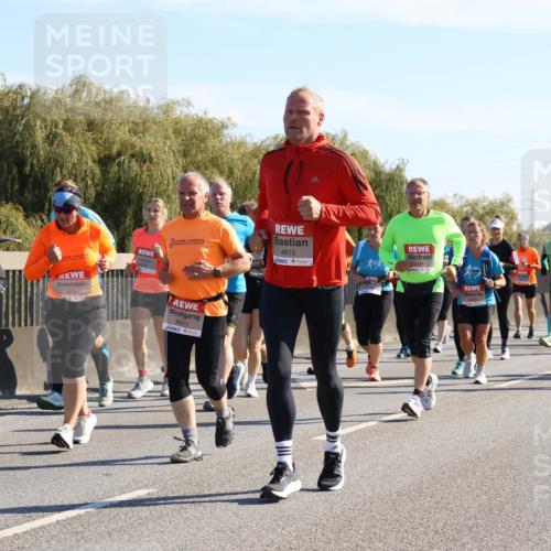 03.10.2025 - Köhlbrandbrückenlauf Strokosch-Dieckow http://msf.ph/oto/9108440 03.10.2025 12:22:16 Position 3 6146, 4440, 4815, 6411, 5326 meine-sportfotos.de