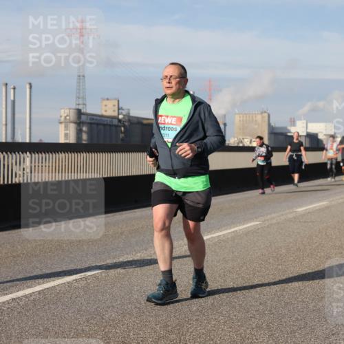 03.10.2025 - Köhlbrandbrückenlauf Lena Gebhardt http://msf.ph/oto/9108448 03.10.2025 10:14:01 Position 2 311 meine-sportfotos.de