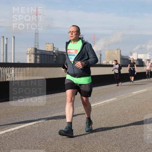 03.10.2025 - Köhlbrandbrückenlauf Lena Gebhardt http://msf.ph/oto/9108457 03.10.2025 10:14:01 Position 2 311 meine-sportfotos.de
