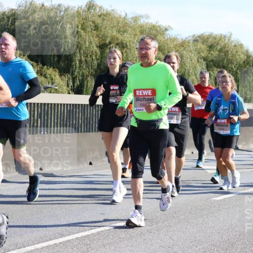 03.10.2025 - Köhlbrandbrückenlauf Strokosch-Dieckow http://msf.ph/oto/9108458 03.10.2025 12:22:18 Position 3 6411, 5387, 4749, 53, 6539 meine-sportfotos.de