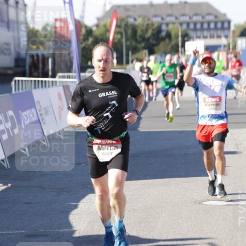 03.10.2025 - Köhlbrandbrückenlauf Jannik Wohlers http://msf.ph/oto/9108469 03.10.2025 12:59:30 Ziel 4108, 4119, 4940, 6060, 6325, 6609, 6666 meine-sportfotos.de