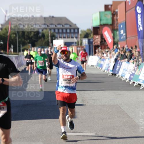 03.10.2025 - Köhlbrandbrückenlauf Jannik Wohlers http://msf.ph/oto/9108477 03.10.2025 12:59:30 Ziel 4108, 4119, 4940, 6060, 6325, 6609, 6666 meine-sportfotos.de