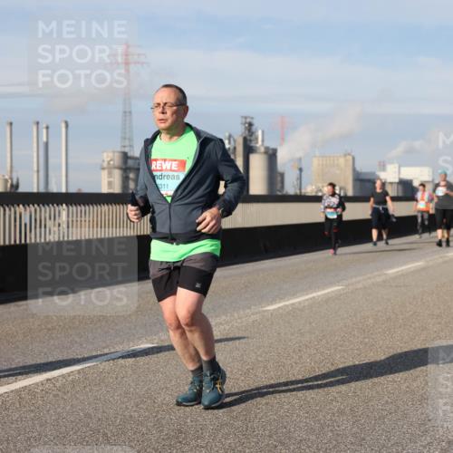 03.10.2025 - Köhlbrandbrückenlauf Lena Gebhardt http://msf.ph/oto/9108478 03.10.2025 10:14:02 Position 2 3311 meine-sportfotos.de