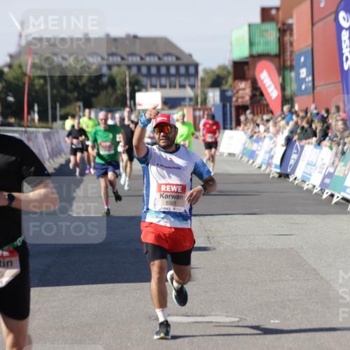 03.10.2025 - Köhlbrandbrückenlauf Jannik Wohlers http://msf.ph/oto/9108484 03.10.2025 12:59:30 Ziel 4108, 4119, 4940, 6060, 6325, 6609, 6666 meine-sportfotos.de