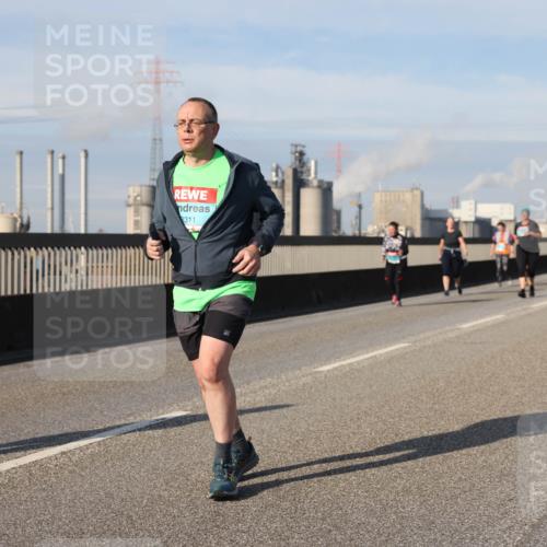 03.10.2025 - Köhlbrandbrückenlauf Lena Gebhardt http://msf.ph/oto/9108488 03.10.2025 10:14:02 Position 2 311 meine-sportfotos.de