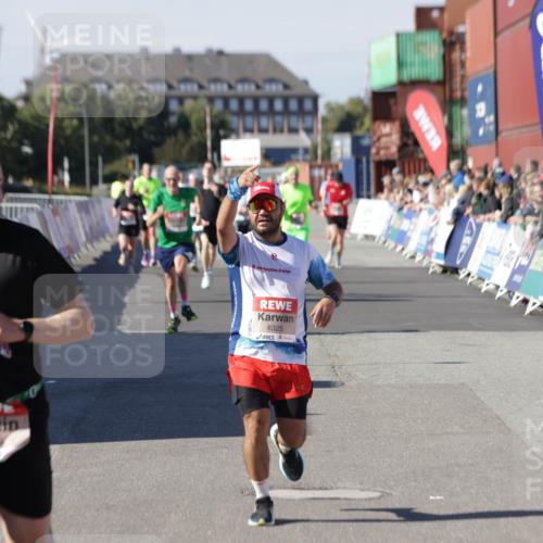 03.10.2025 - Köhlbrandbrückenlauf Jannik Wohlers http://msf.ph/oto/9108491 03.10.2025 12:59:30 Ziel 4108, 4119, 4940, 6060, 6325, 6609, 6666 meine-sportfotos.de