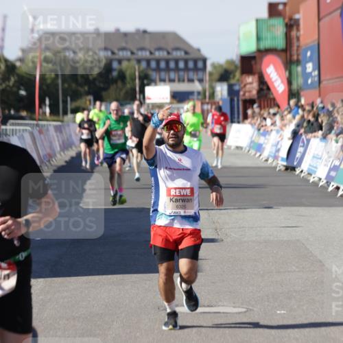 03.10.2025 - Köhlbrandbrückenlauf Jannik Wohlers http://msf.ph/oto/9108495 03.10.2025 12:59:30 Ziel 4108, 4119, 4940, 6060, 6325, 6609, 6666 meine-sportfotos.de