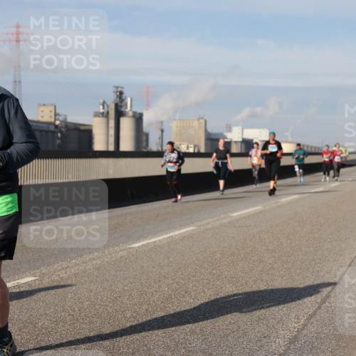 03.10.2025 - Köhlbrandbrückenlauf Lena Gebhardt http://msf.ph/oto/9108508 03.10.2025 10:14:02 Position 2 311 meine-sportfotos.de