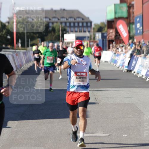 03.10.2025 - Köhlbrandbrückenlauf Jannik Wohlers http://msf.ph/oto/9108514 03.10.2025 12:59:31 Ziel 4108, 4119, 4475, 4940, 6060, 6325, 6666 meine-sportfotos.de