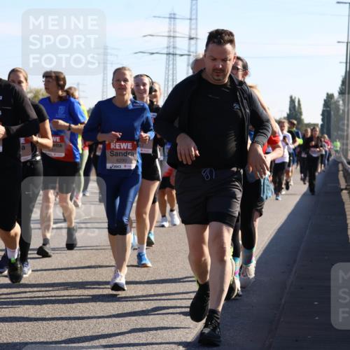 03.10.2025 - Köhlbrandbrückenlauf Strokosch-Dieckow http://msf.ph/oto/9108525 03.10.2025 12:22:24 Position 3 6289, 6290, 81 meine-sportfotos.de