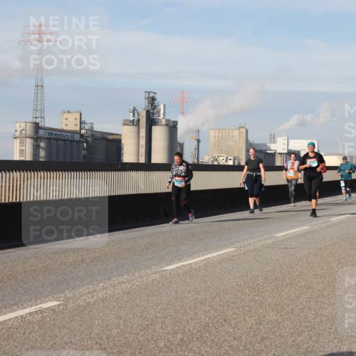 03.10.2025 - Köhlbrandbrückenlauf Lena Gebhardt http://msf.ph/oto/9108528 03.10.2025 10:14:03 Position 2  meine-sportfotos.de