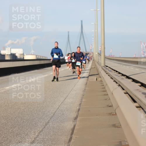 03.10.2025 - Köhlbrandbrückenlauf Lena Gebhardt http://msf.ph/oto/9108534 03.10.2025 09:41:01 Position 2  meine-sportfotos.de