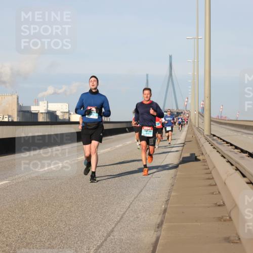 03.10.2025 - Köhlbrandbrückenlauf Lena Gebhardt http://msf.ph/oto/9108543 03.10.2025 09:41:03 Position 2  meine-sportfotos.de