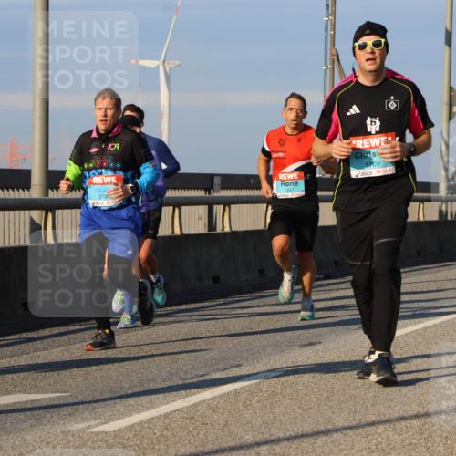 03.10.2025 - Köhlbrandbrückenlauf Strokosch-Dieckow http://msf.ph/oto/9108548 03.10.2025 09:39:09 Position 2 379, 1297, 1109 meine-sportfotos.de