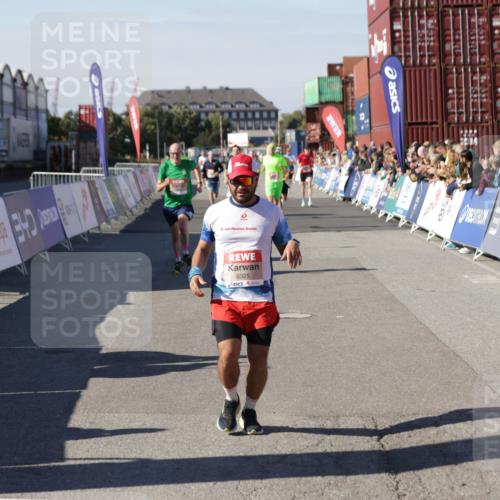 03.10.2025 - Köhlbrandbrückenlauf Jannik Wohlers http://msf.ph/oto/9108571 03.10.2025 12:59:32 Ziel 4108, 4119, 4270, 4475, 4940, 6060, 6325, 6666 meine-sportfotos.de