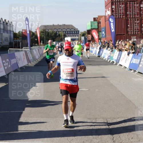 03.10.2025 - Köhlbrandbrückenlauf Jannik Wohlers http://msf.ph/oto/9108577 03.10.2025 12:59:32 Ziel 4108, 4119, 4270, 4475, 4940, 6060, 6325, 6666 meine-sportfotos.de