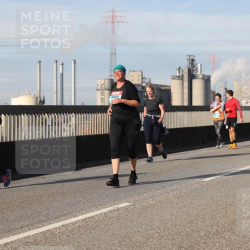 03.10.2025 - Köhlbrandbrückenlauf Lena Gebhardt http://msf.ph/oto/9108578 03.10.2025 10:14:09 Position 2  meine-sportfotos.de
