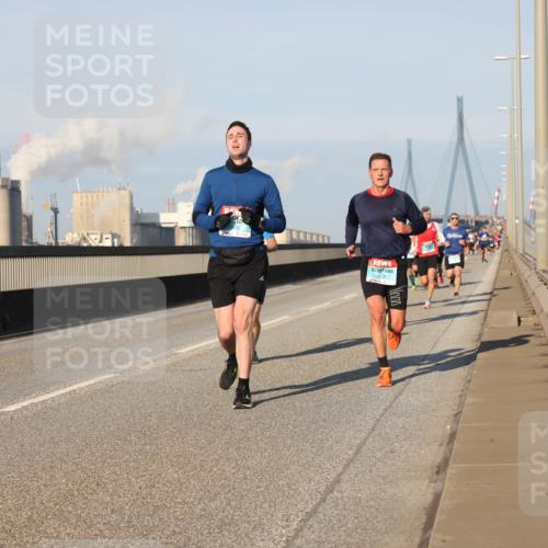 03.10.2025 - Köhlbrandbrückenlauf Lena Gebhardt http://msf.ph/oto/9108593 03.10.2025 09:41:04 Position 2  meine-sportfotos.de