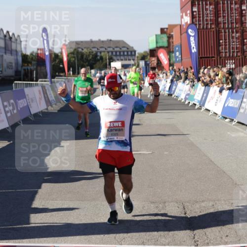 03.10.2025 - Köhlbrandbrückenlauf Jannik Wohlers http://msf.ph/oto/9108607 03.10.2025 12:59:33 Ziel 4119, 4270, 4475, 4940, 6060, 6325, 6616, 6666 meine-sportfotos.de