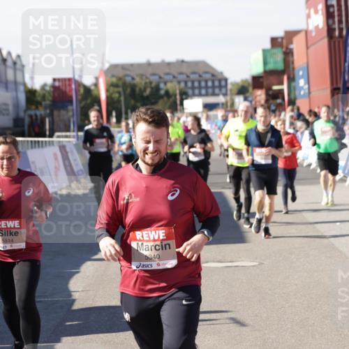 03.10.2025 - Köhlbrandbrückenlauf Jannik Wohlers http://msf.ph/oto/9108617 03.10.2025 13:29:26 Ziel 5340, 5342, 5344, 5366, 5470, 5514, 5601, 5954, 6063, 6118, 6156, 6309, 6334, 6335, 6336, 6351, 6539 meine-sportfotos.de