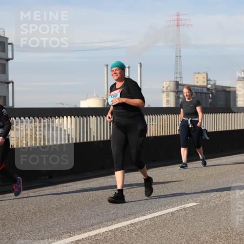 03.10.2025 - Köhlbrandbrückenlauf Lena Gebhardt http://msf.ph/oto/9108618 03.10.2025 10:14:10 Position 2 655 meine-sportfotos.de