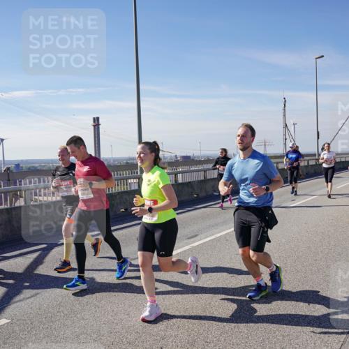 03.10.2025 - Köhlbrandbrückenlauf Michael Burmester http://msf.ph/oto/9108619 03.10.2025 12:51:24 Position 2 6153 meine-sportfotos.de