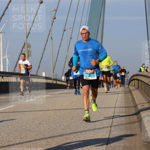 03.10.2025 - Köhlbrandbrückenlauf Strokosch-Dieckow http://msf.ph/oto/9108621 03.10.2025 09:39:19 Position 2 1021 meine-sportfotos.de