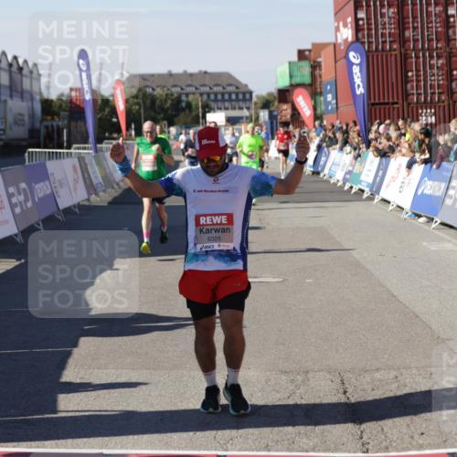 03.10.2025 - Köhlbrandbrückenlauf Jannik Wohlers http://msf.ph/oto/9108622 03.10.2025 12:59:33 Ziel 4119, 4270, 4475, 4940, 6060, 6325, 6616, 6666 meine-sportfotos.de