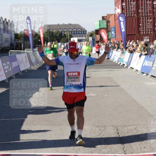03.10.2025 - Köhlbrandbrückenlauf Jannik Wohlers http://msf.ph/oto/9108631 03.10.2025 12:59:33 Ziel 4119, 4270, 4475, 4940, 6060, 6325, 6616, 6666 meine-sportfotos.de