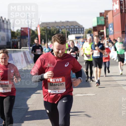 03.10.2025 - Köhlbrandbrückenlauf Jannik Wohlers http://msf.ph/oto/9108634 03.10.2025 13:29:26 Ziel 5340, 5342, 5344, 5366, 5470, 5514, 5601, 5954, 6063, 6118, 6156, 6309, 6334, 6335, 6336, 6351, 6539 meine-sportfotos.de