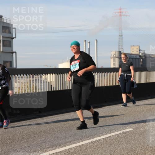 03.10.2025 - Köhlbrandbrückenlauf Lena Gebhardt http://msf.ph/oto/9108636 03.10.2025 10:14:10 Position 2 2288 meine-sportfotos.de