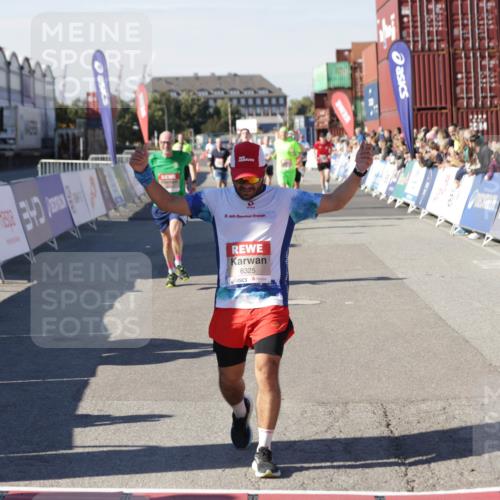 03.10.2025 - Köhlbrandbrückenlauf Jannik Wohlers http://msf.ph/oto/9108644 03.10.2025 12:59:33 Ziel 4119, 4270, 4475, 4940, 6060, 6325, 6616, 6666 meine-sportfotos.de
