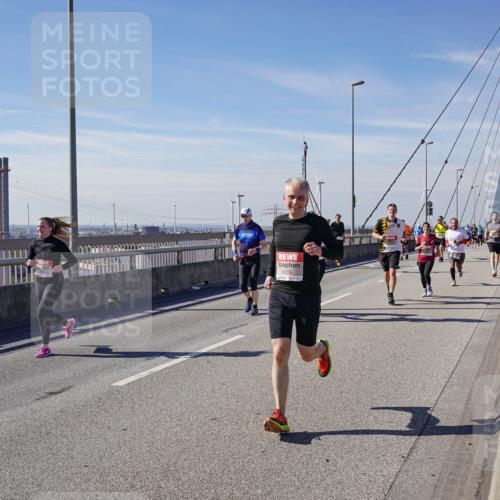 03.10.2025 - Köhlbrandbrückenlauf Michael Burmester http://msf.ph/oto/9108646 03.10.2025 12:51:26 Position 2 5115 meine-sportfotos.de