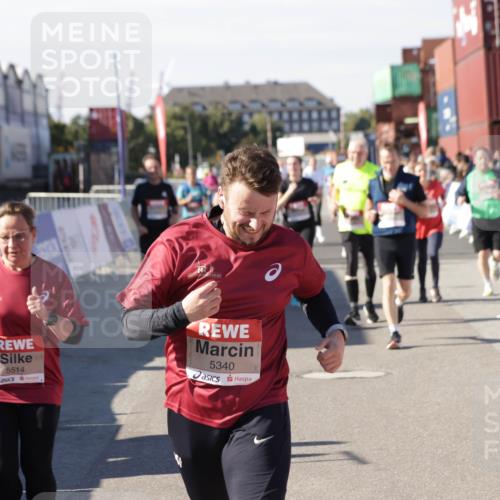 03.10.2025 - Köhlbrandbrückenlauf Jannik Wohlers http://msf.ph/oto/9108648 03.10.2025 13:29:26 Ziel 5340, 5342, 5344, 5366, 5470, 5514, 5601, 5954, 6063, 6118, 6156, 6309, 6334, 6335, 6336, 6351, 6539 meine-sportfotos.de