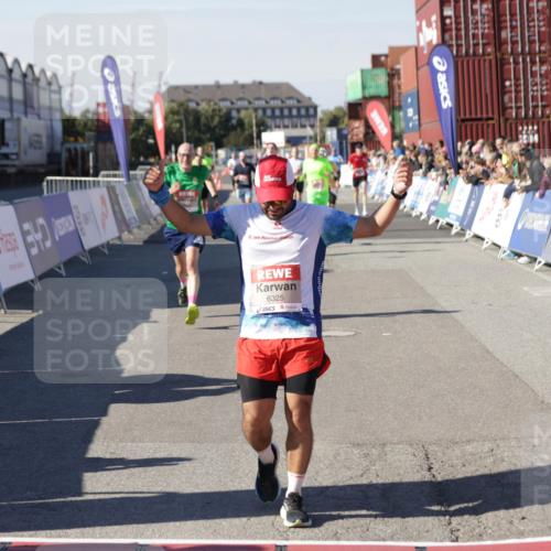 03.10.2025 - Köhlbrandbrückenlauf Jannik Wohlers http://msf.ph/oto/9108659 03.10.2025 12:59:33 Ziel 4119, 4270, 4475, 4940, 6060, 6325, 6616, 6666 meine-sportfotos.de