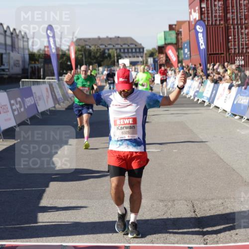 03.10.2025 - Köhlbrandbrückenlauf Jannik Wohlers http://msf.ph/oto/9108665 03.10.2025 12:59:33 Ziel 4119, 4270, 4475, 4940, 6060, 6325, 6616, 6666 meine-sportfotos.de