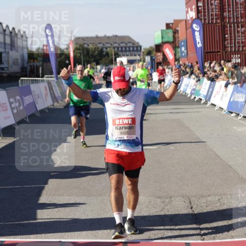 03.10.2025 - Köhlbrandbrückenlauf Jannik Wohlers http://msf.ph/oto/9108678 03.10.2025 12:59:33 Ziel 4119, 4270, 4475, 4940, 6060, 6325, 6616, 6666 meine-sportfotos.de