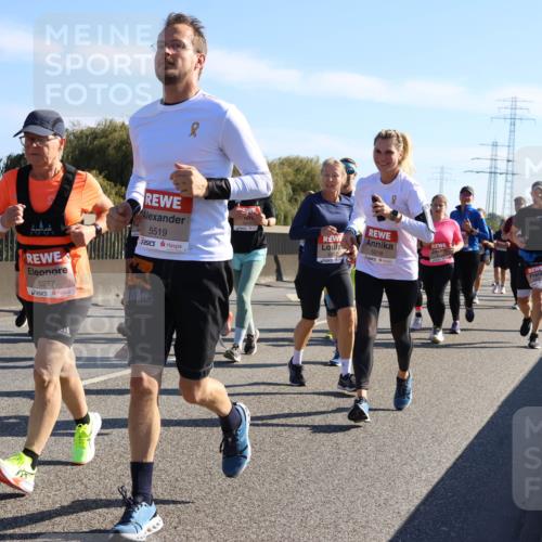 03.10.2025 - Köhlbrandbrückenlauf Strokosch-Dieckow http://msf.ph/oto/9108681 03.10.2025 12:22:33 Position 3 5277, 5519, 5518 meine-sportfotos.de