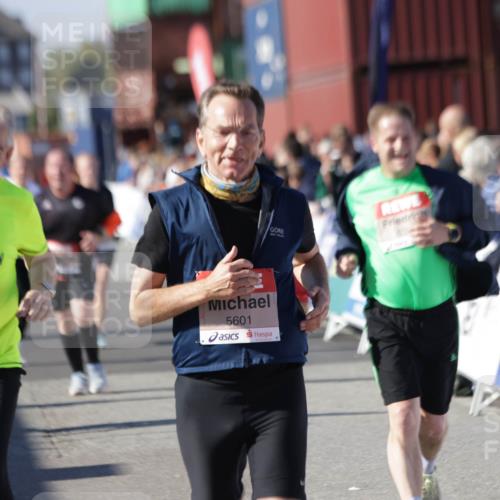 03.10.2025 - Köhlbrandbrückenlauf Jannik Wohlers http://msf.ph/oto/9108682 03.10.2025 13:29:28 Ziel 5340, 5344, 5366, 5470, 5514, 5601, 6063, 6118, 6156, 6309, 6334, 6335, 6336, 6351, 6387, 6539, 6543, 6554, 6555 meine-sportfotos.de