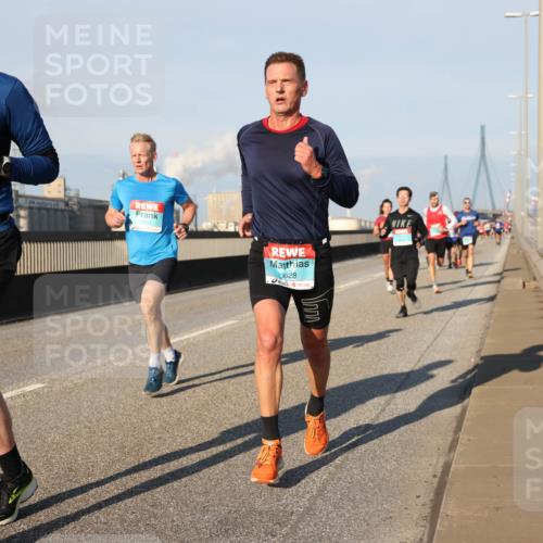 03.10.2025 - Köhlbrandbrückenlauf Lena Gebhardt http://msf.ph/oto/9108685 03.10.2025 09:41:06 Position 2 1016, 3628 meine-sportfotos.de
