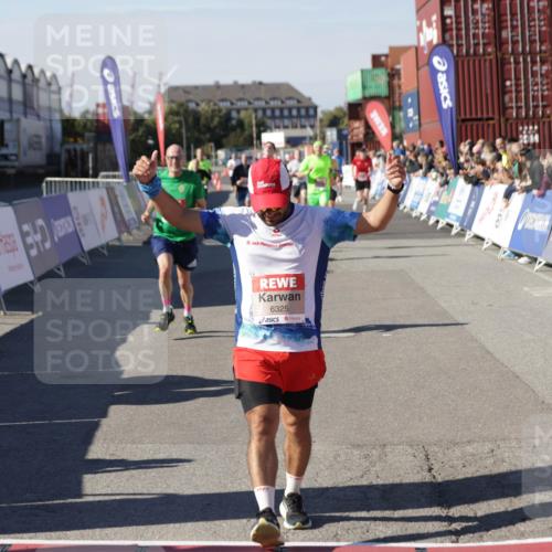 03.10.2025 - Köhlbrandbrückenlauf Jannik Wohlers http://msf.ph/oto/9108686 03.10.2025 12:59:33 Ziel 4119, 4270, 4475, 4940, 6060, 6325, 6616, 6666 meine-sportfotos.de