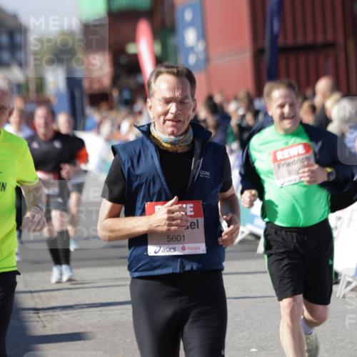 03.10.2025 - Köhlbrandbrückenlauf Jannik Wohlers http://msf.ph/oto/9108688 03.10.2025 13:29:28 Ziel 5340, 5344, 5366, 5470, 5514, 5601, 6063, 6118, 6156, 6309, 6334, 6335, 6336, 6351, 6387, 6539, 6543, 6554, 6555 meine-sportfotos.de