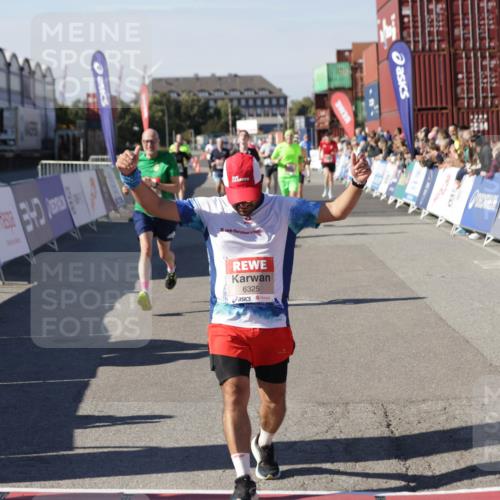 03.10.2025 - Köhlbrandbrückenlauf Jannik Wohlers http://msf.ph/oto/9108691 03.10.2025 12:59:33 Ziel 4119, 4270, 4475, 4940, 6060, 6325, 6616, 6666 meine-sportfotos.de